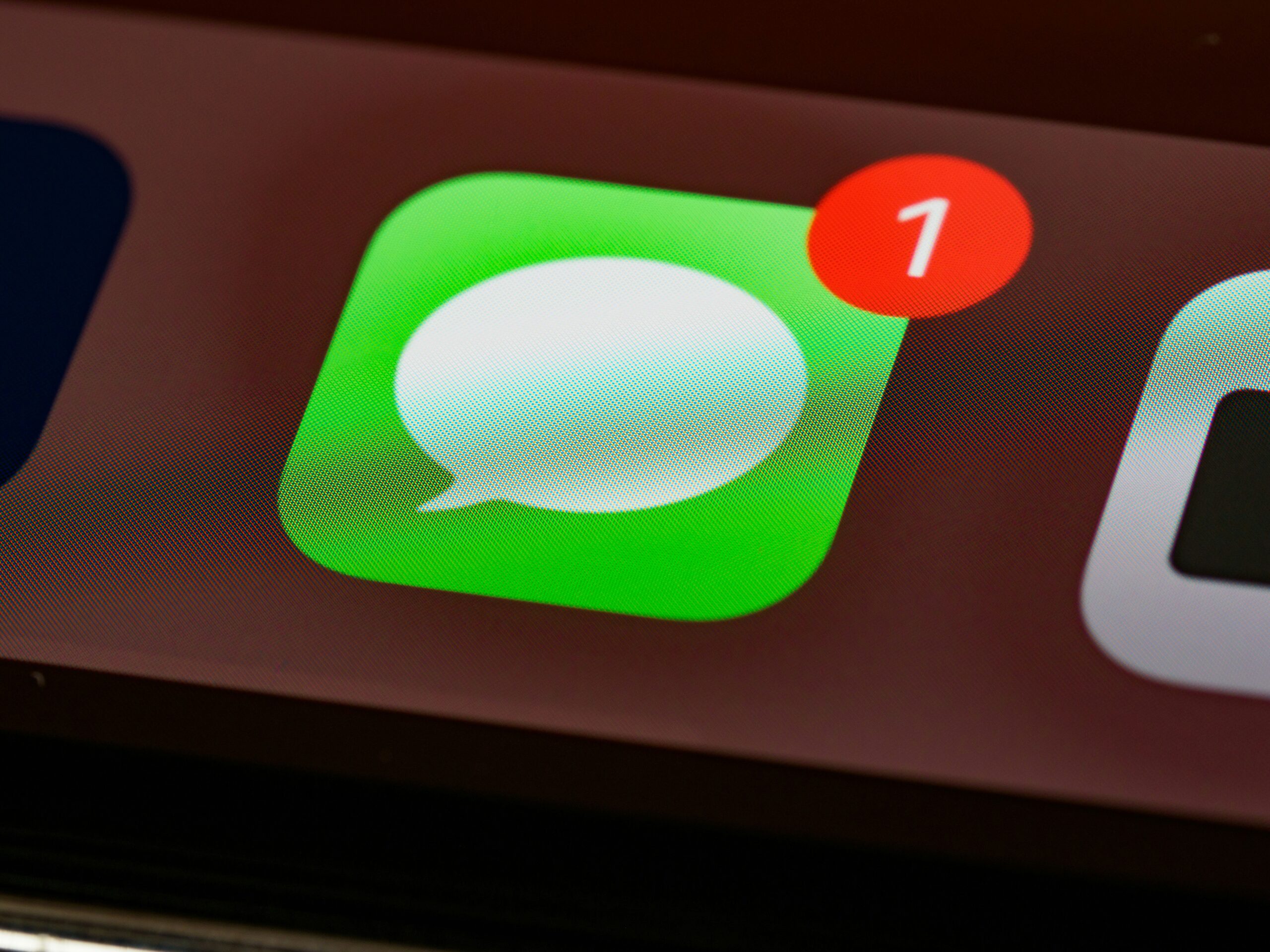New SMS Features to Keep Your Restaurant Guests in the Loop
